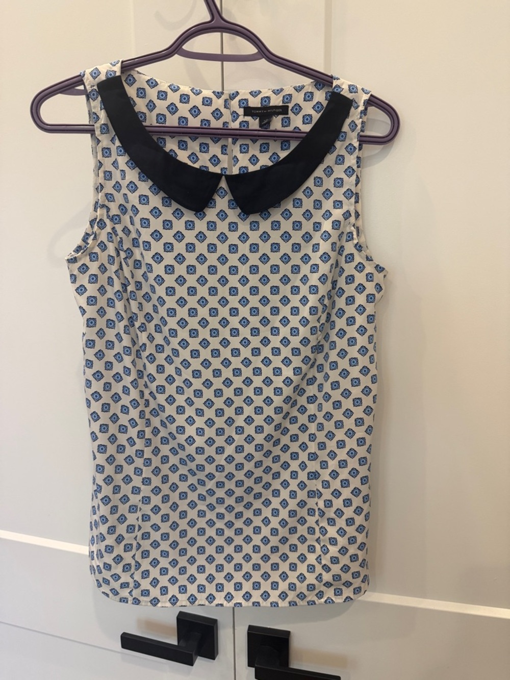 Tommy Hilfiger Sleeveless Geometric Print Top with Black Peter Pan Collar